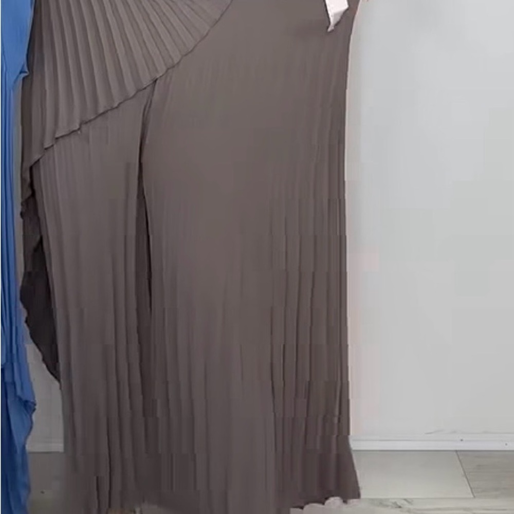 Elegant Pleated Maxi Dress in Taupe - Picture 3 of 7